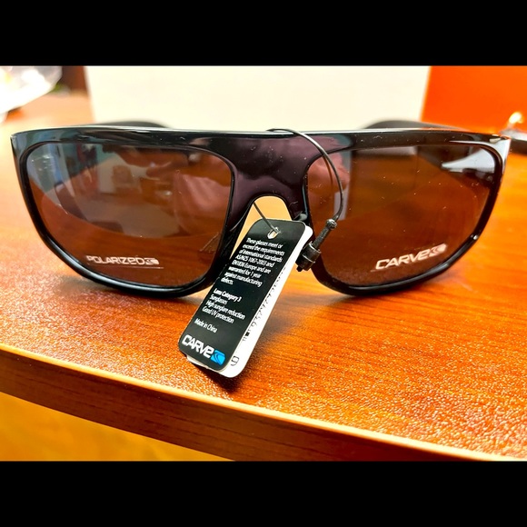 Carve polarized UV unisex black sunglasses - Picture 2 of 3